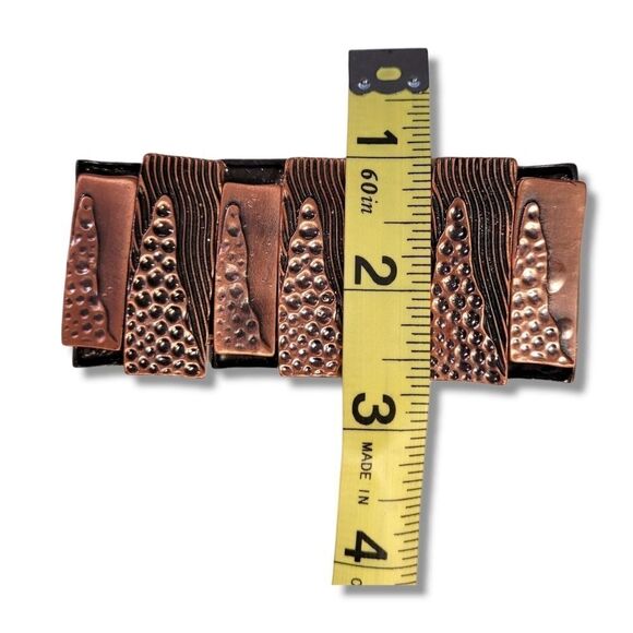 Textured Copper colored metal stretch bracelet - Picture 4 of 5